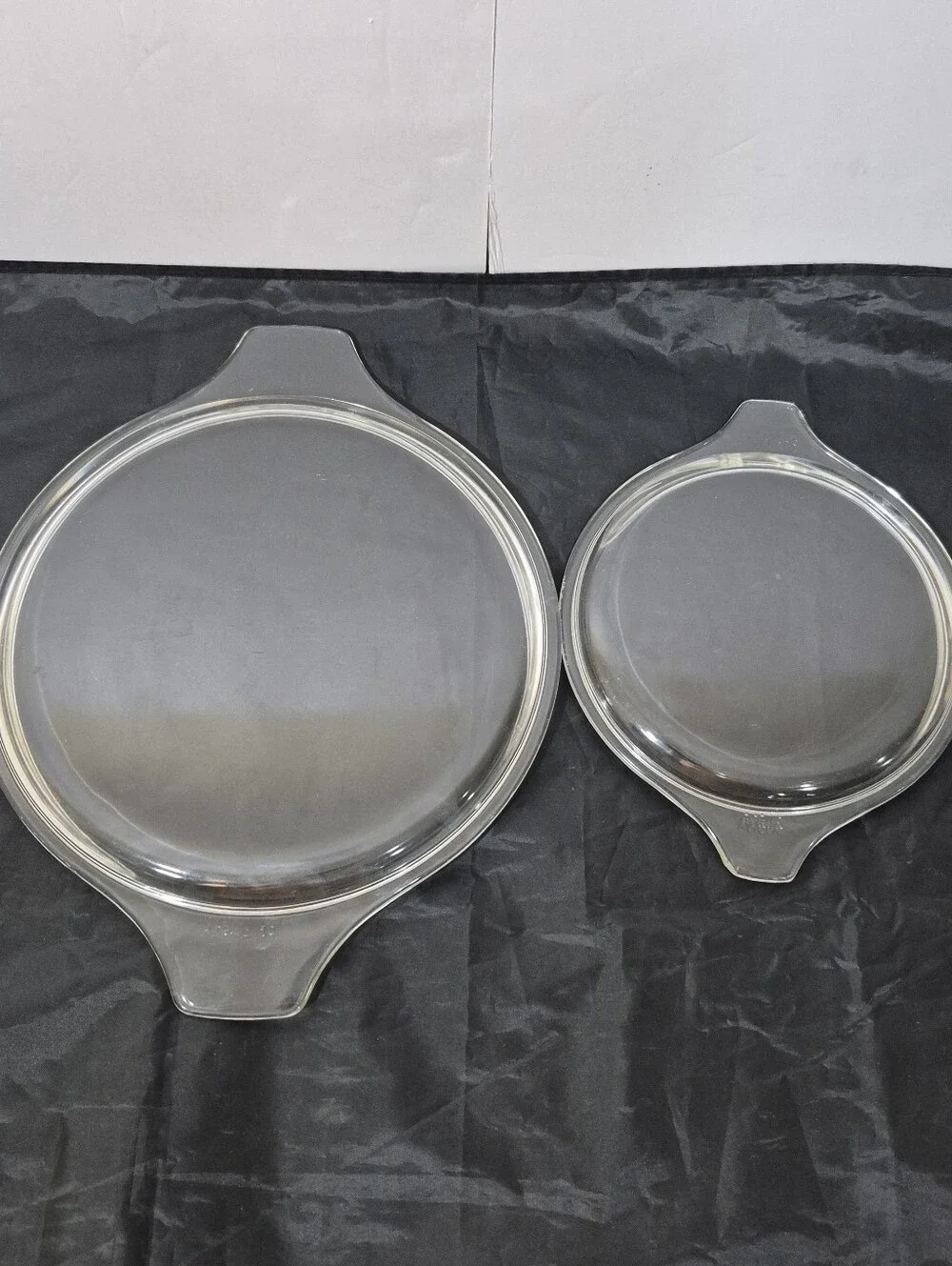 Lot Of 2 Pyrex Homestead 475-B And 473 Casserole Bowls W/ Clear Lids  Vintage